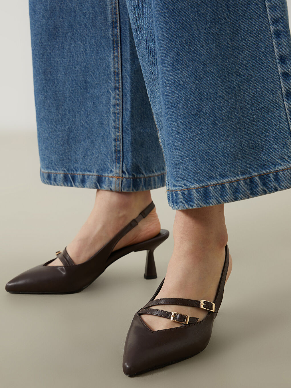 حذاء بكعب عالي بمقدمة مدببة للسيدات-1