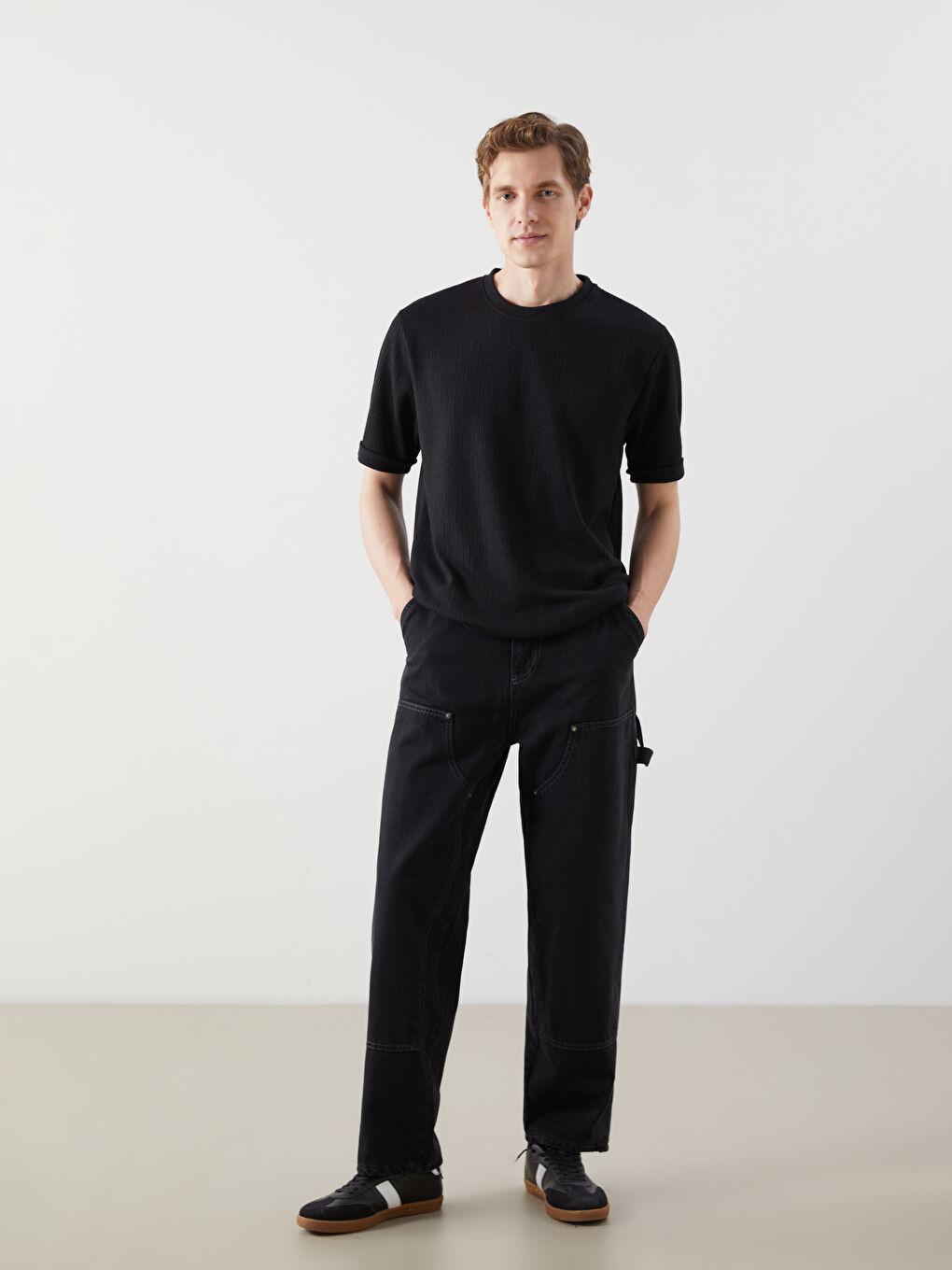 Siyah Bisiklet Yaka Kısa Kollu Erkek Tişört-1