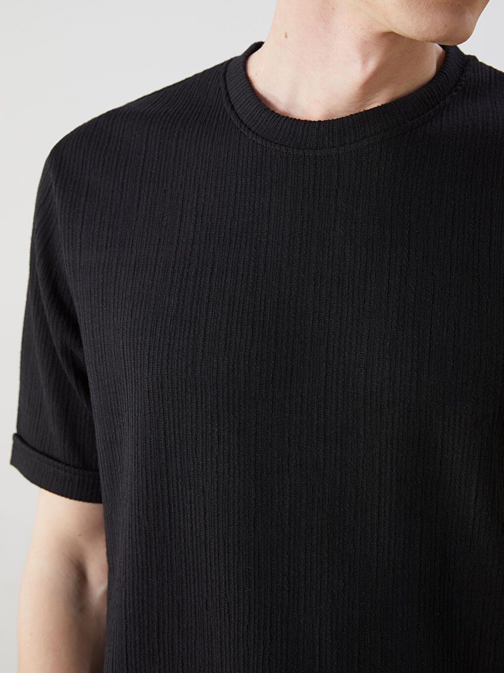 Siyah Bisiklet Yaka Kısa Kollu Erkek Tişört-2