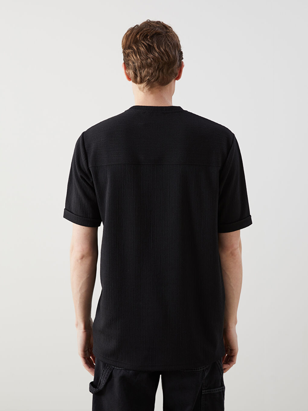 Siyah Bisiklet Yaka Kısa Kollu Erkek Tişört-3