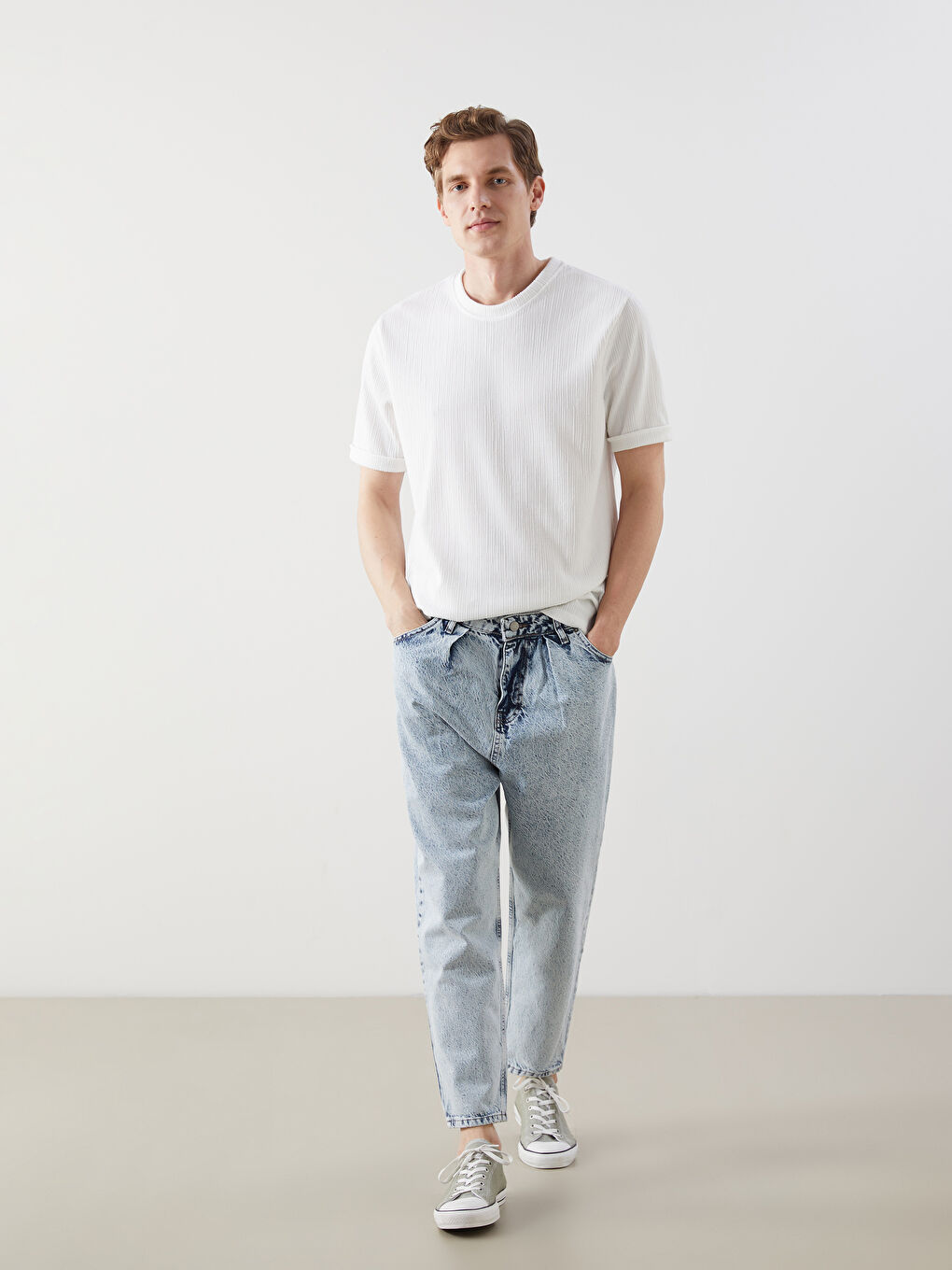 Beyaz Bisiklet Yaka Kısa Kollu Erkek Tişört-1