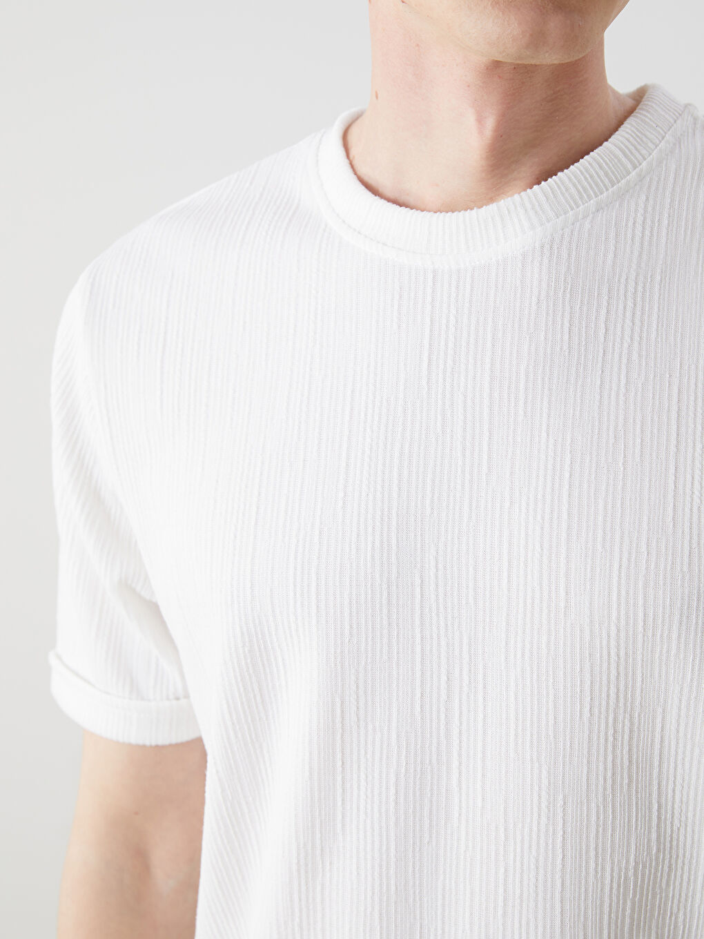 Beyaz Bisiklet Yaka Kısa Kollu Erkek Tişört-2