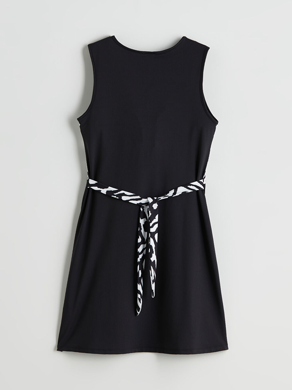 Siyah Desenli Kadın Yarım Tesettür Mayo Üst-1