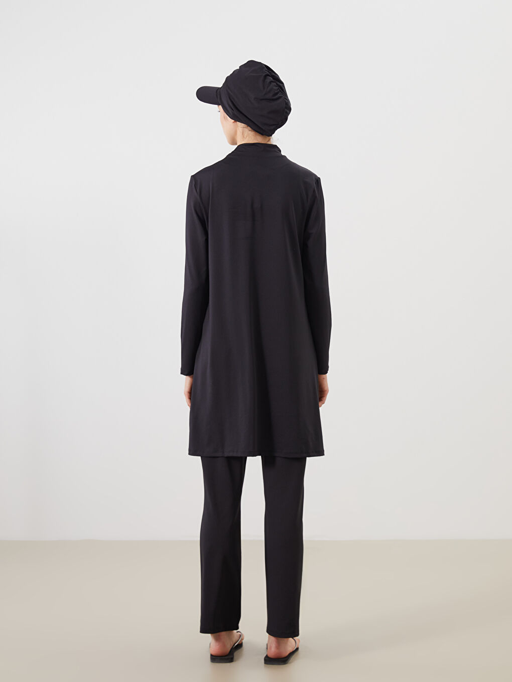 Siyah Dik Yaka Leopar Desenli Kadın Tesettür Mayo Takımı-3