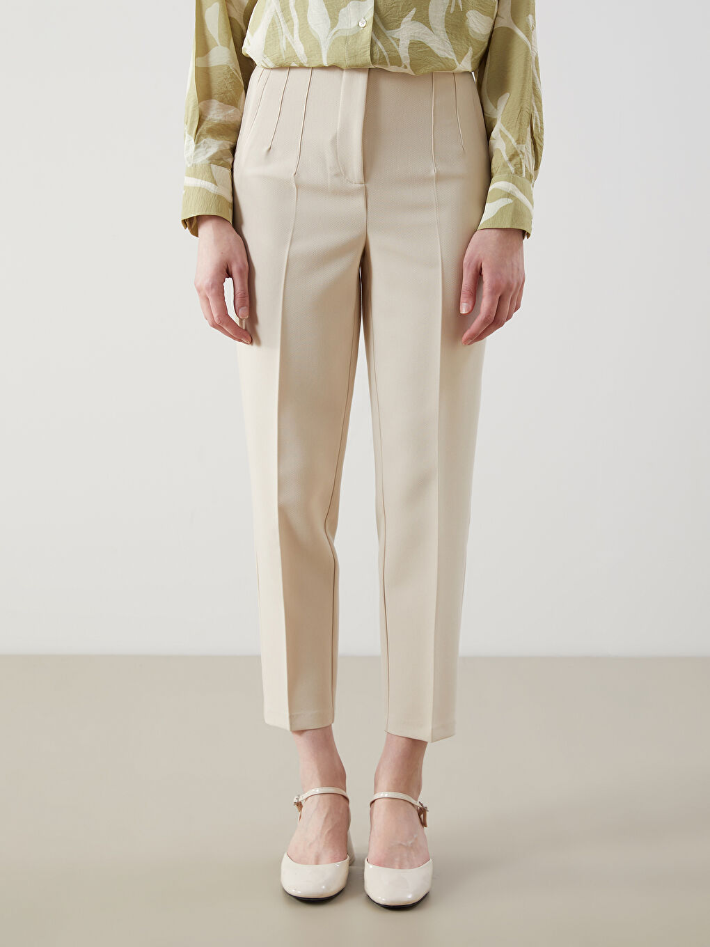 Ekru Standart Fit Kadın Pantolon-1