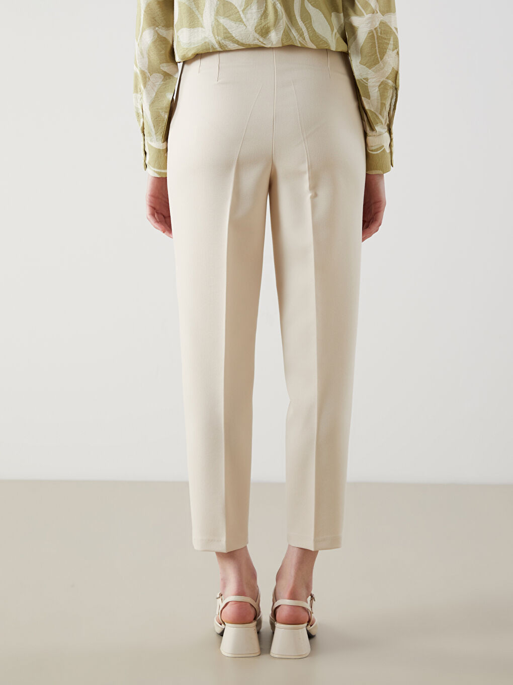 Ekru Standart Fit Kadın Pantolon-3