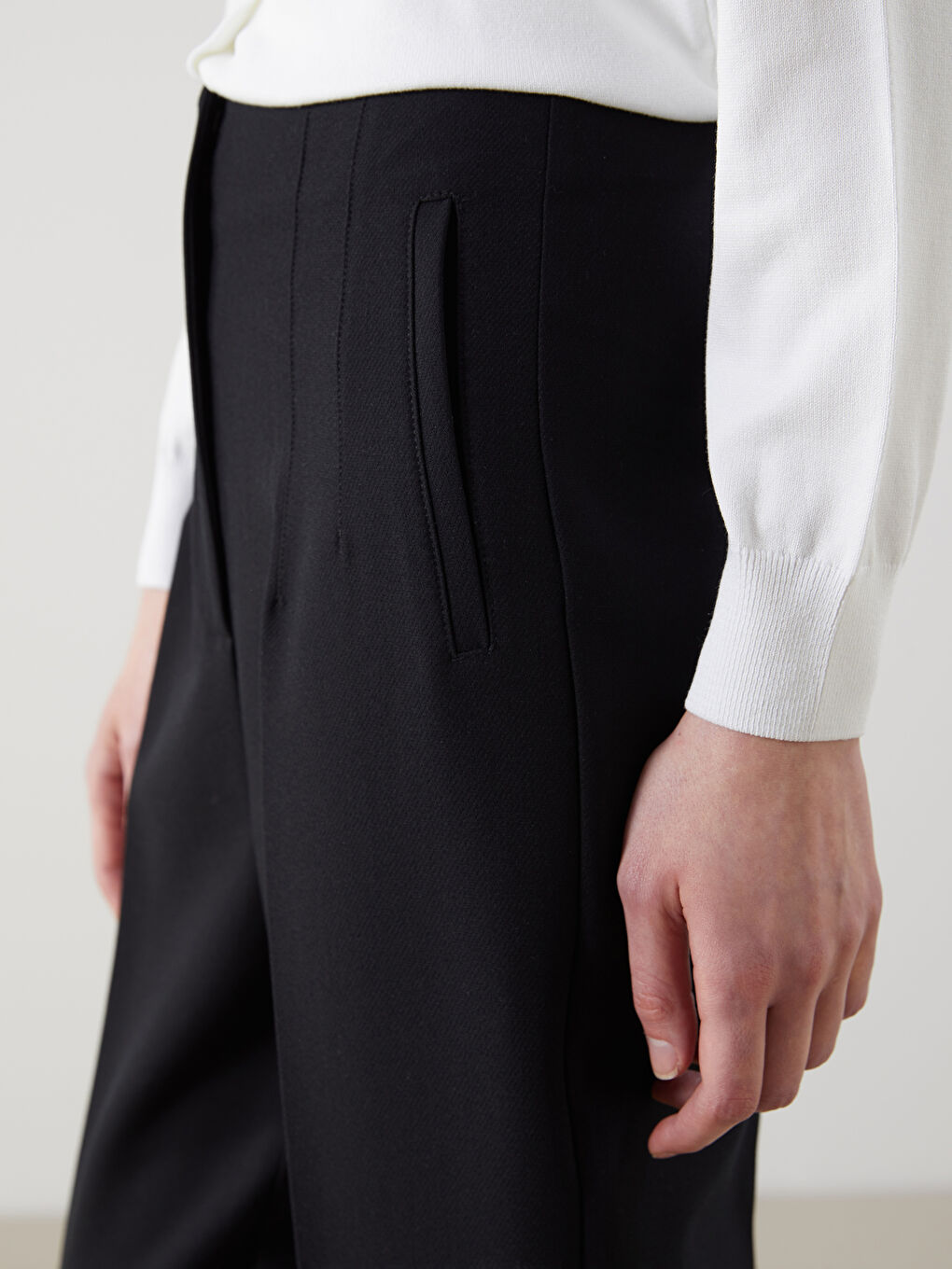 Siyah Standart Fit Kadın Pantolon-4