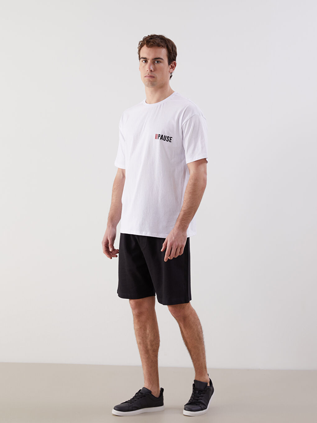 Siyah Standart Kalıp Erkek Şort