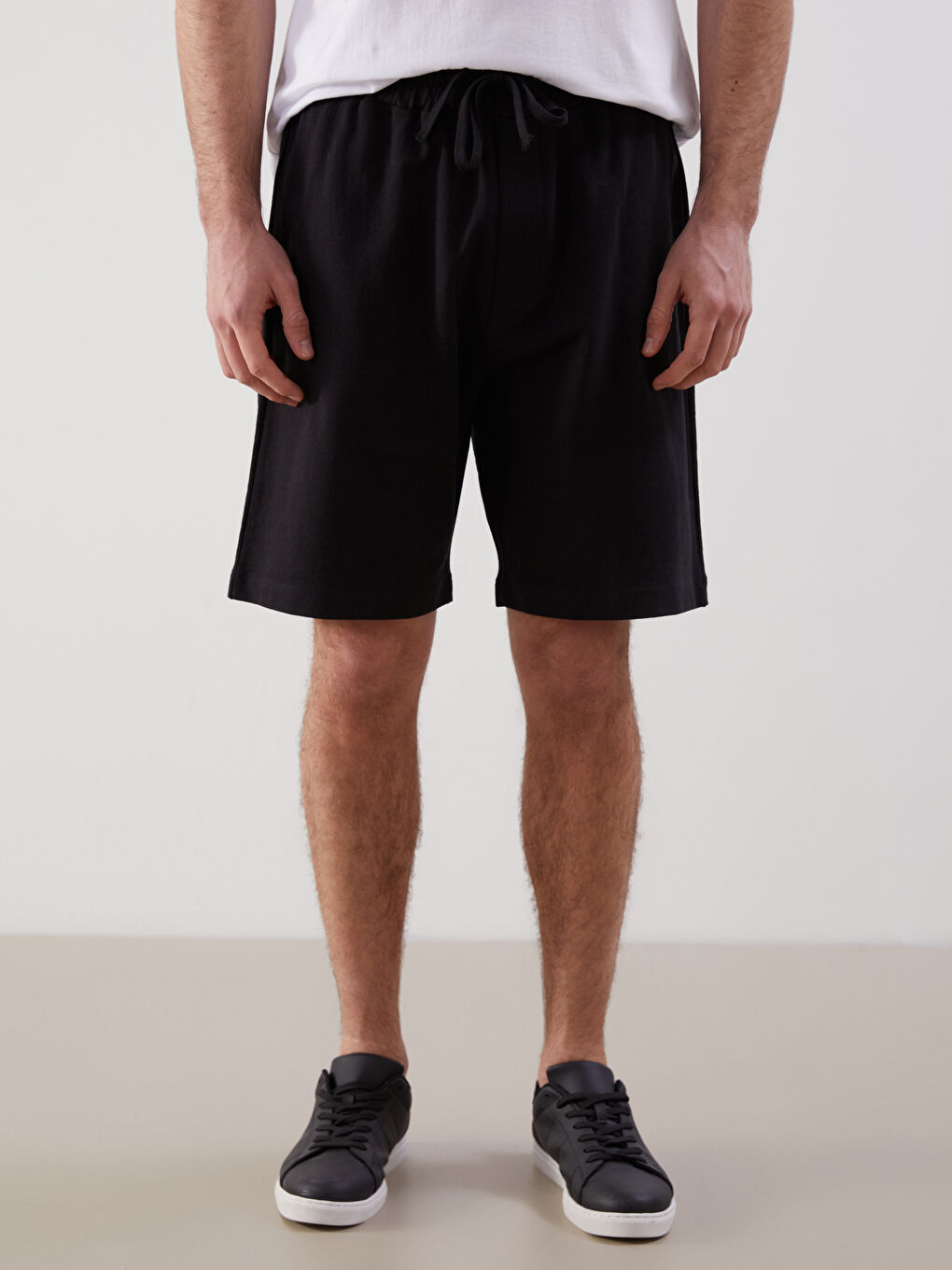 Siyah Standart Kalıp Erkek Şort-1