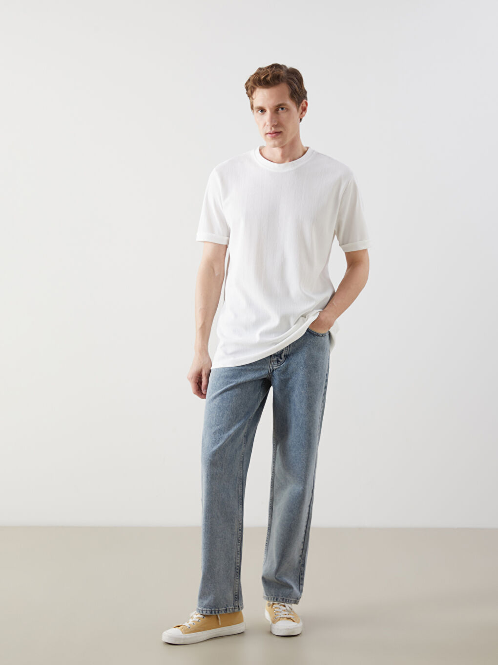 Ekru Bisiklet Yaka Kısa Kollu Erkek Dokulu Tişört-1