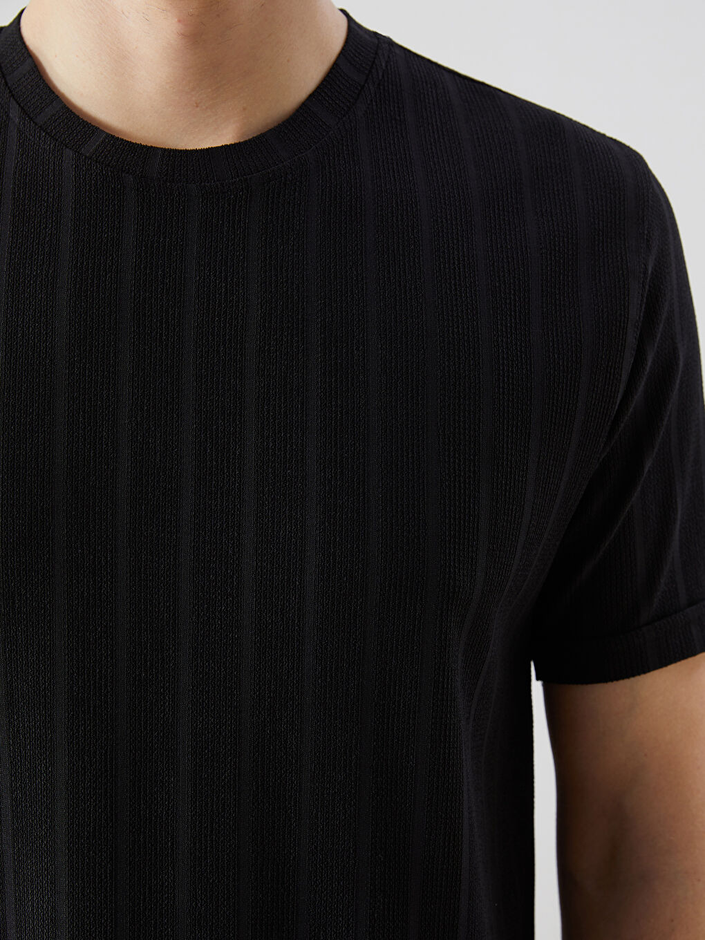 Siyah Bisiklet Yaka Erkek Dokulu Tişört-2