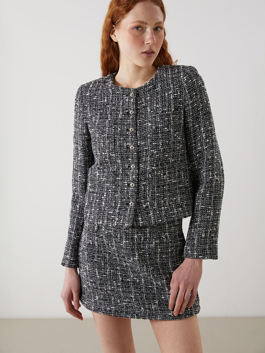 Siyah Bisiklet Yaka Kendinden Desenli Kadın Tüvit Ceket