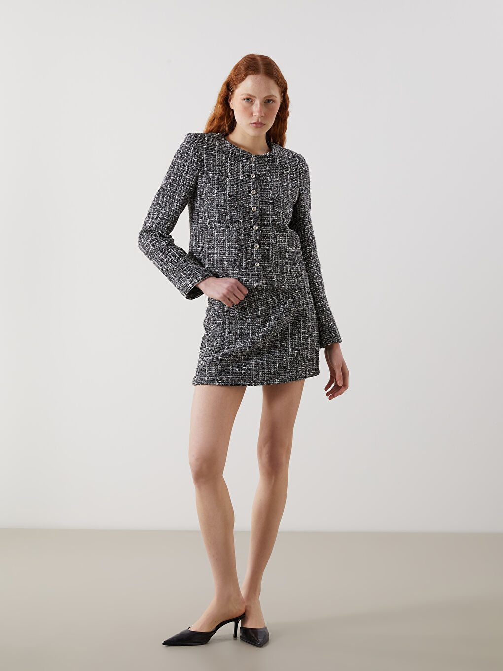 Siyah Bisiklet Yaka Kendinden Desenli Kadın Tüvit Ceket-1