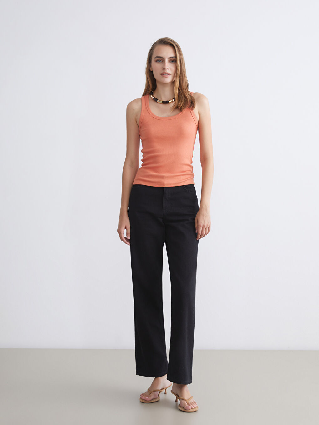 تانك توب بياقة على شكل حرف U للسيدات LCWAIKIKI Classic-1