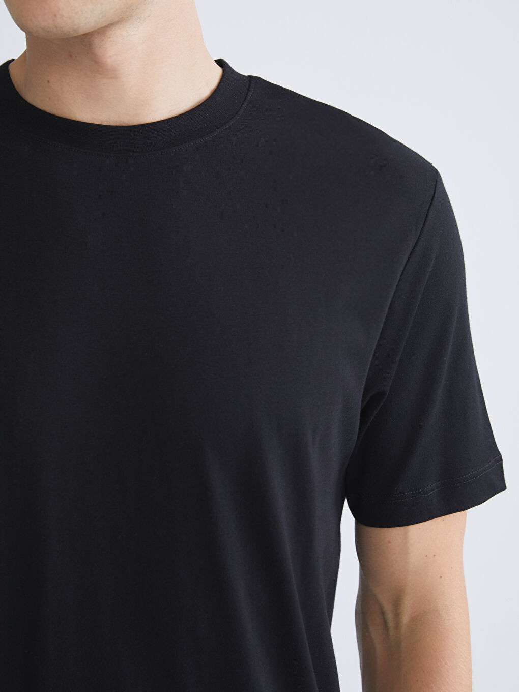 Siyah Bisiklet Yaka Penye Erkek Tişört-8