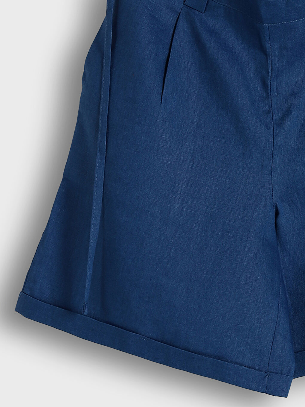 Bermuda Fit Linen Women's Shorts-3