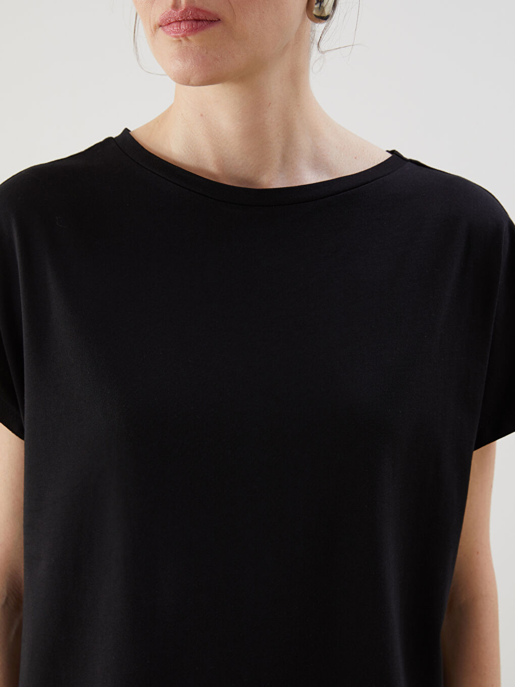 تیشێرت ڕه‌ش ئافرەت -S5N363Z8-CVL