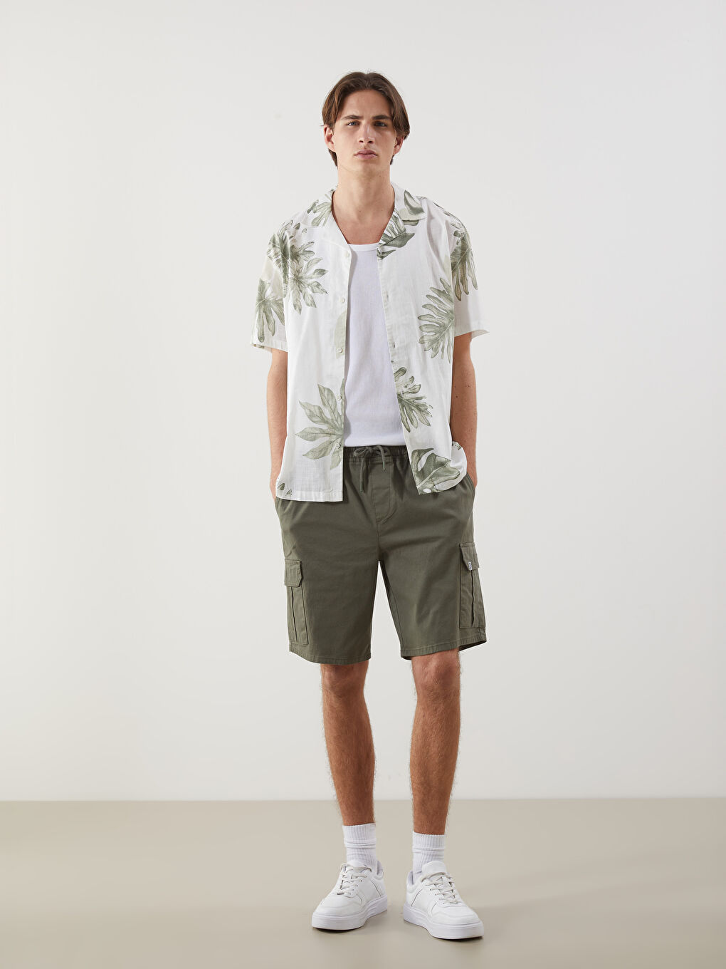 Standard Fit Men's Cargo Shorts -S5N395Z8-SAY