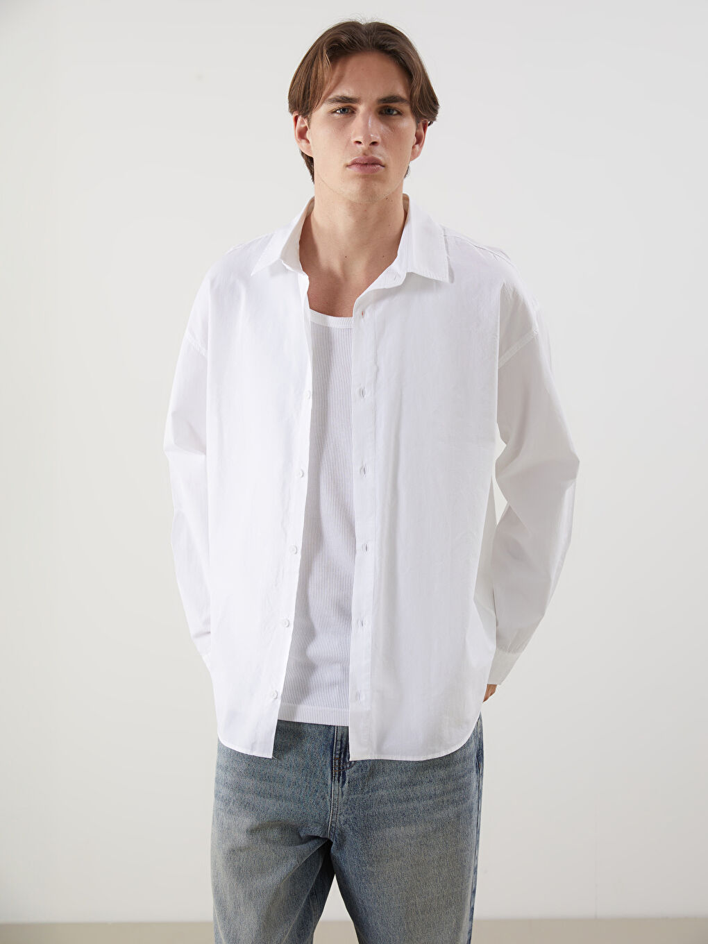 Beyaz Rahat Kalıp Uzun Kollu Erkek Gömlek