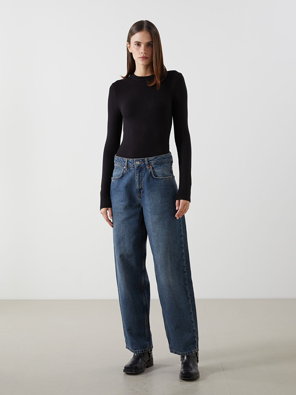 Siyah Bisiklet Yaka Kadın Body-1