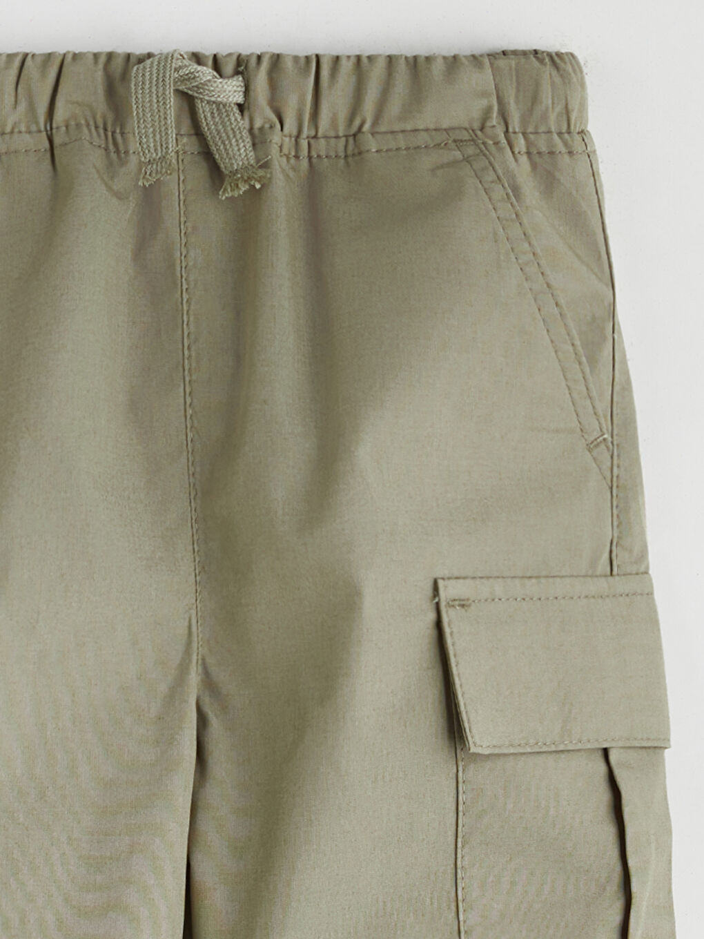 LCW Kids Boys' Shorts with Elastic Waist and Pockets -S5N526Z1-QZR