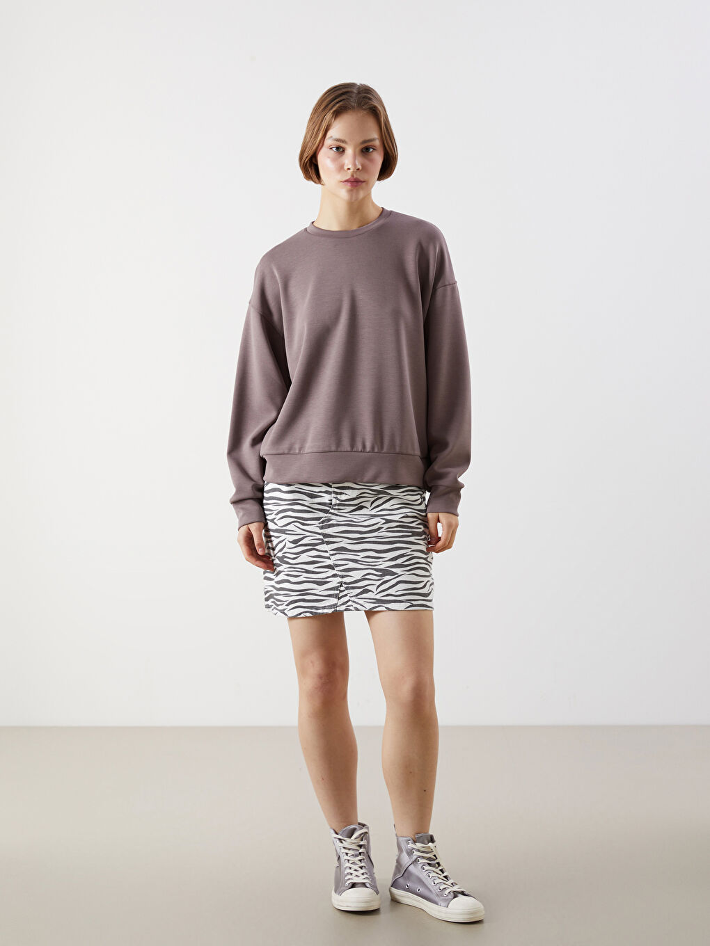 Bej Bisiklet Yaka Oversize Kadın Sweatshirt-1