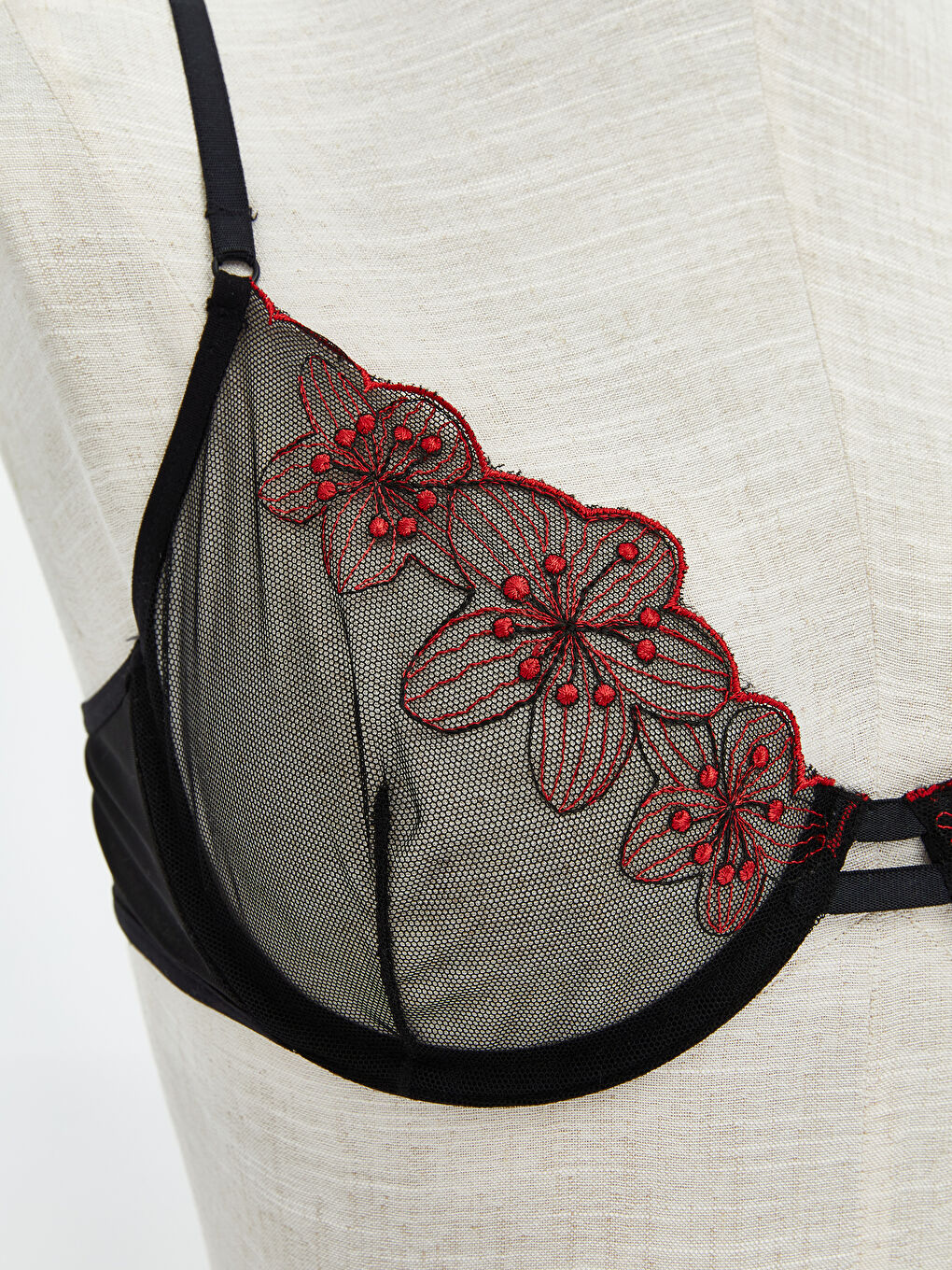 Siyah Balenli Dolgusuz Çiçekli Fantezi Tişört Sütyen-2