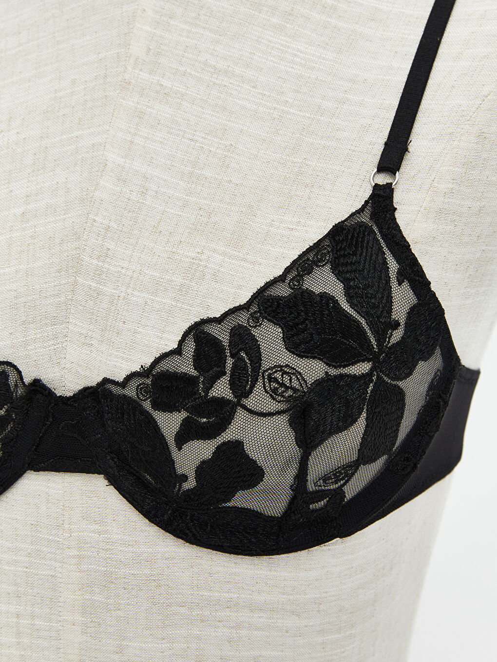 Siyah Balenli Dolgusuz Çiçekli Tişört Sütyen-2