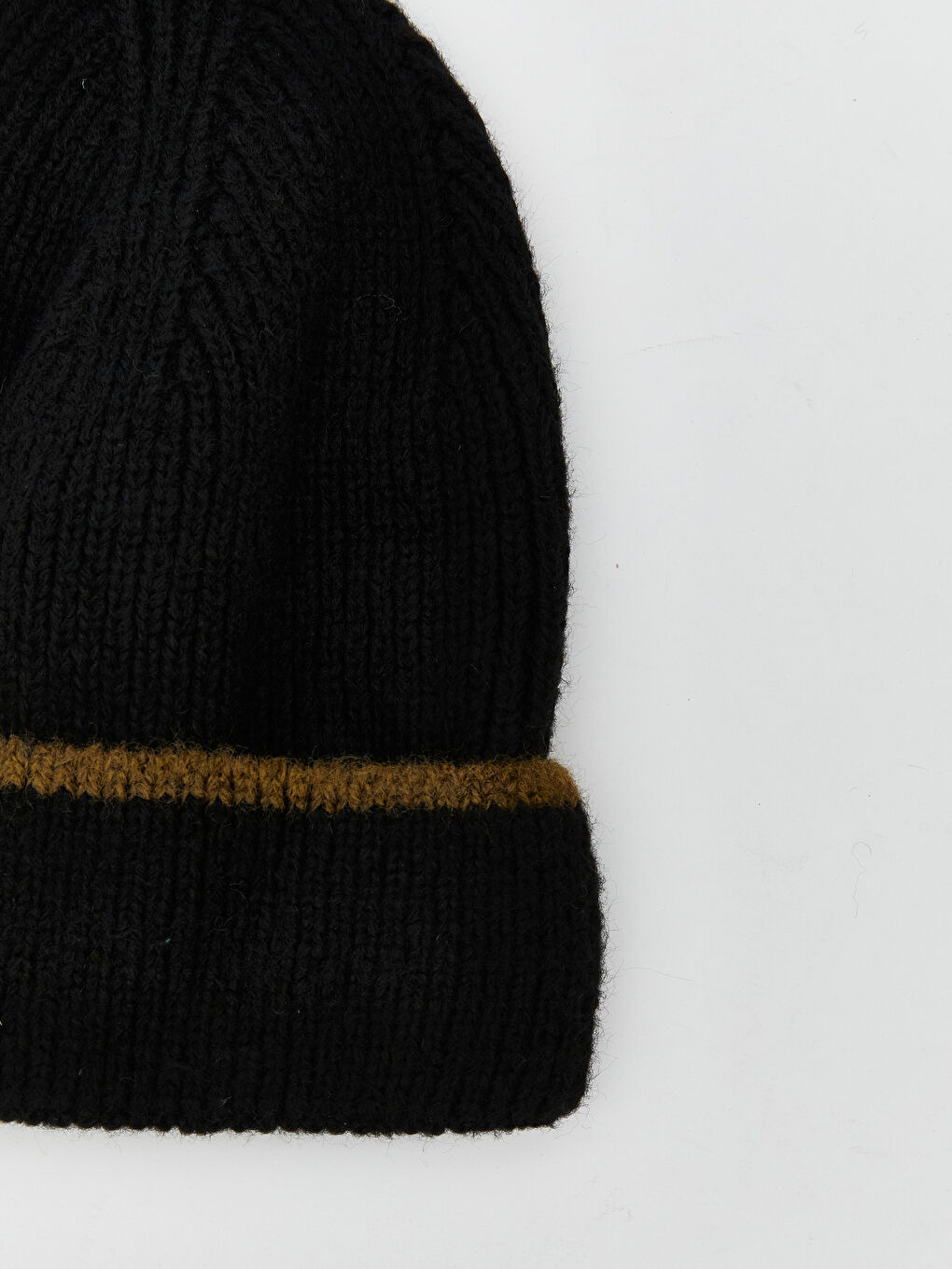 Siyah Çizgi Nakışlı Erkek Bere-1