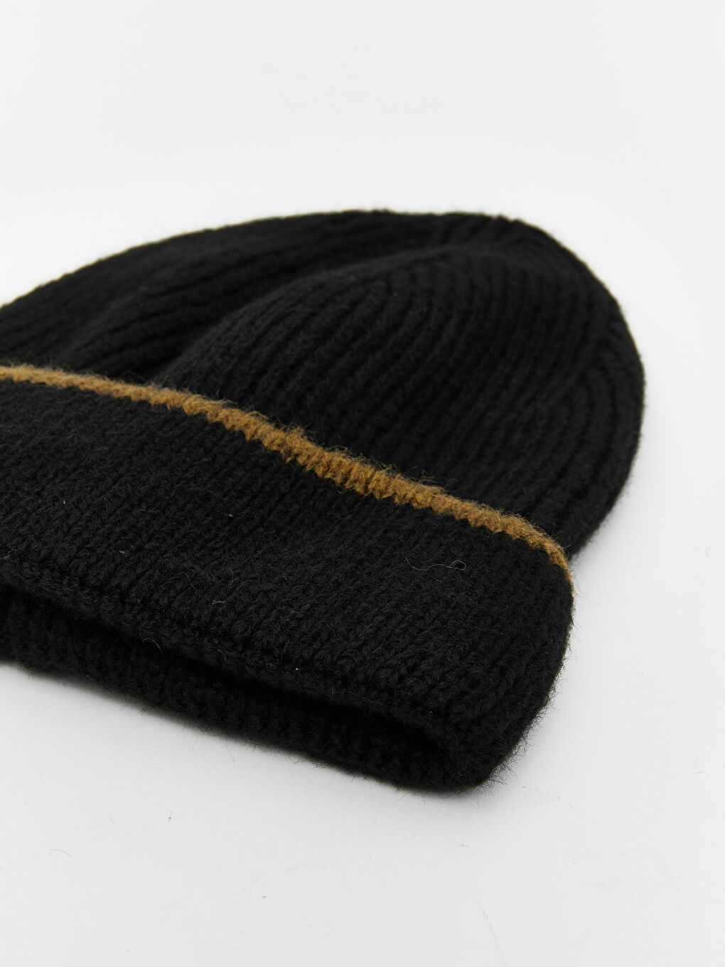 Siyah Çizgi Nakışlı Erkek Bere-2