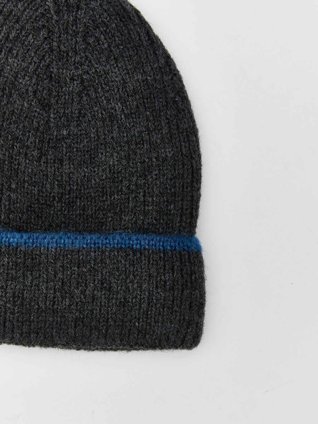 Gri Çizgi Nakışlı Erkek Bere-1