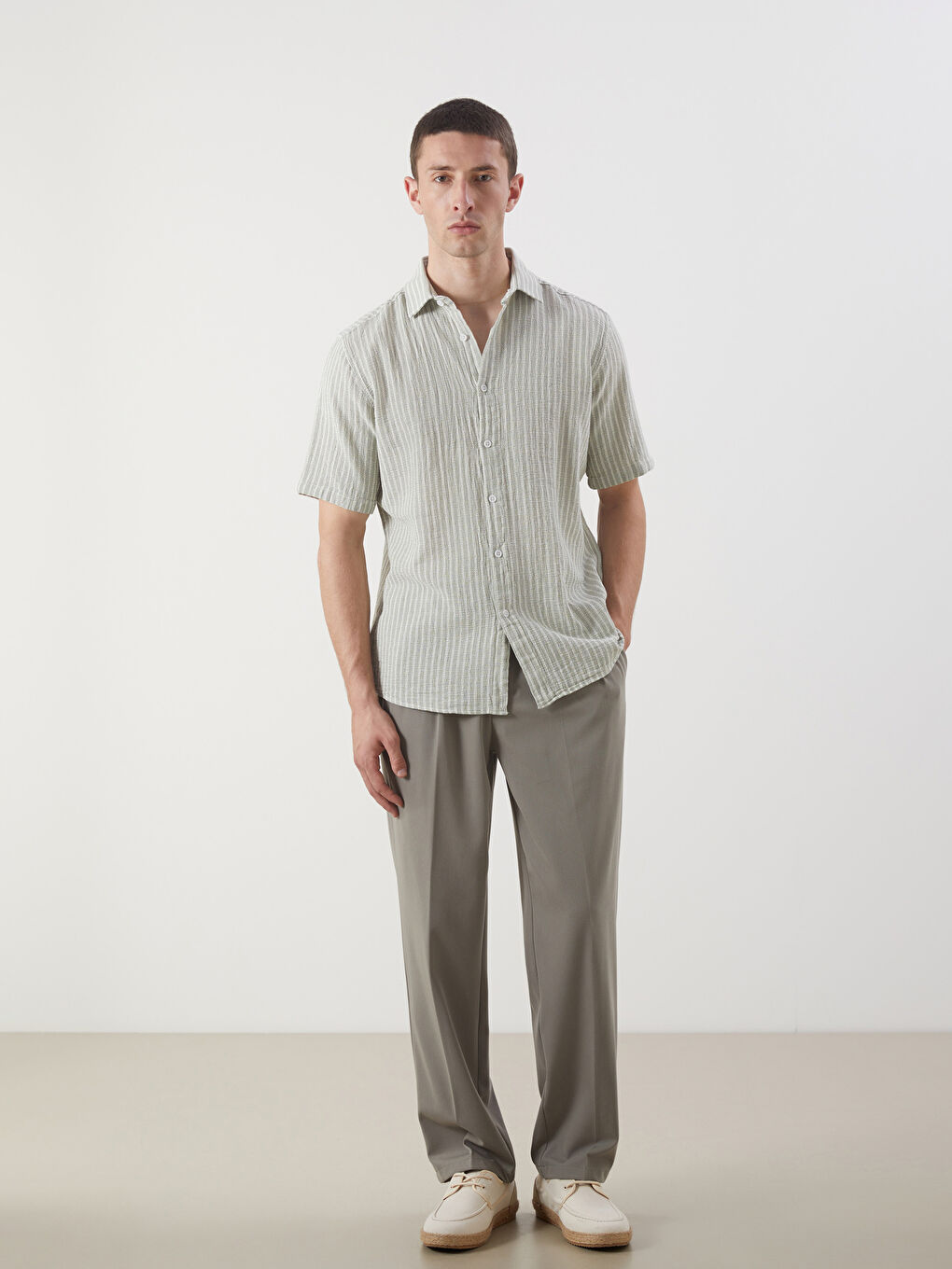 Yeşil Regular Fit Kısa Kollu Çizgili Erkek Gömlek-1