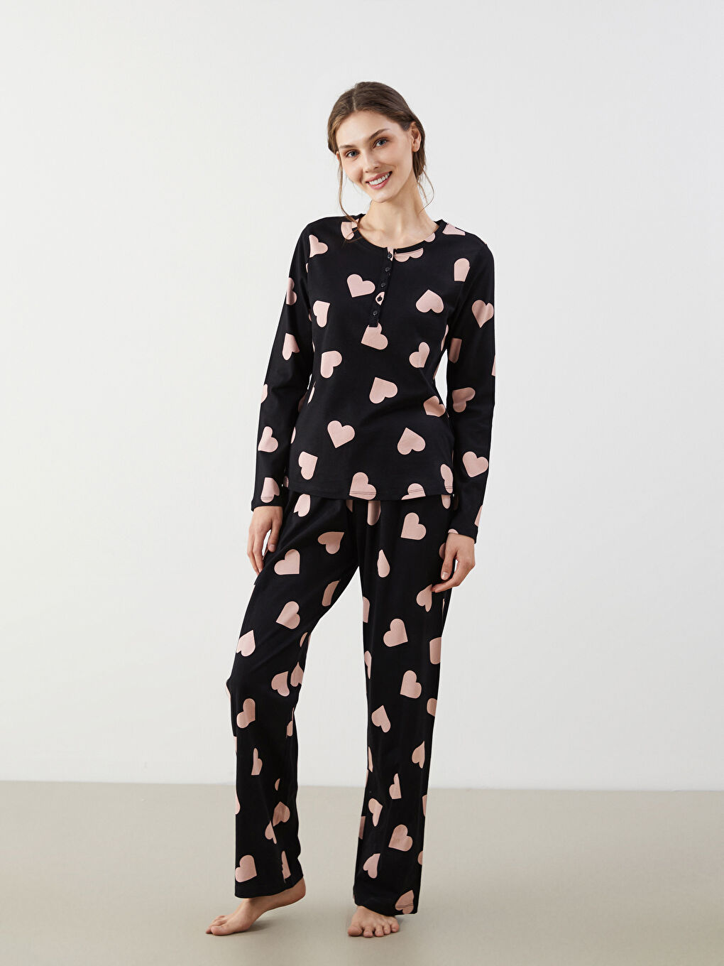 Siyah Bisiklet Yaka Desenli Kadın Pijama Takımı-1