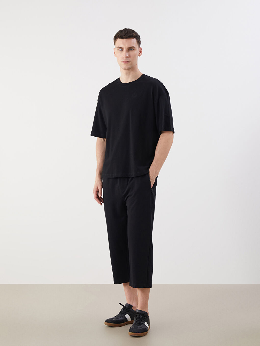 Siyah Standart Kalıp Erkek Şort