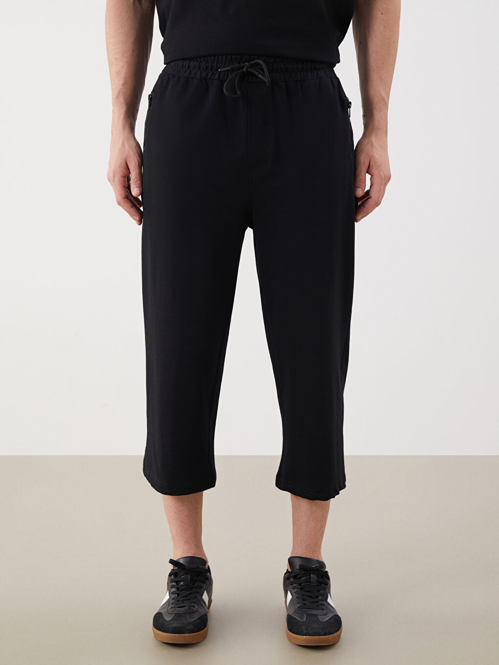 Siyah Standart Kalıp Erkek Şort-1