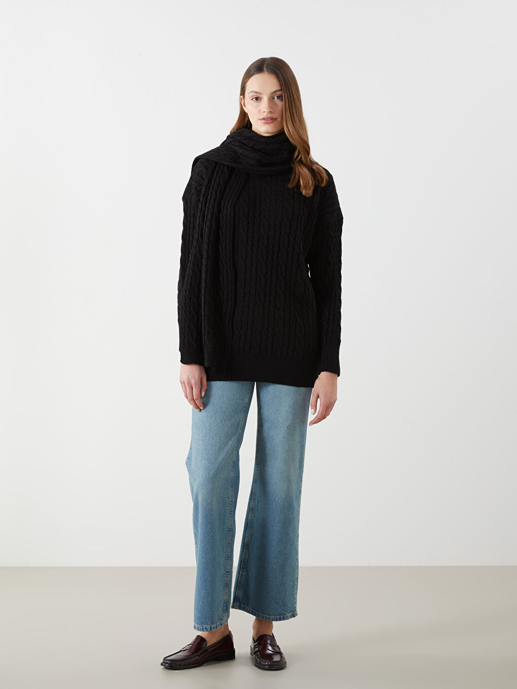 Siyah Atkı Detaylı Kendinden Desenli Kadın Triko Tunik-1