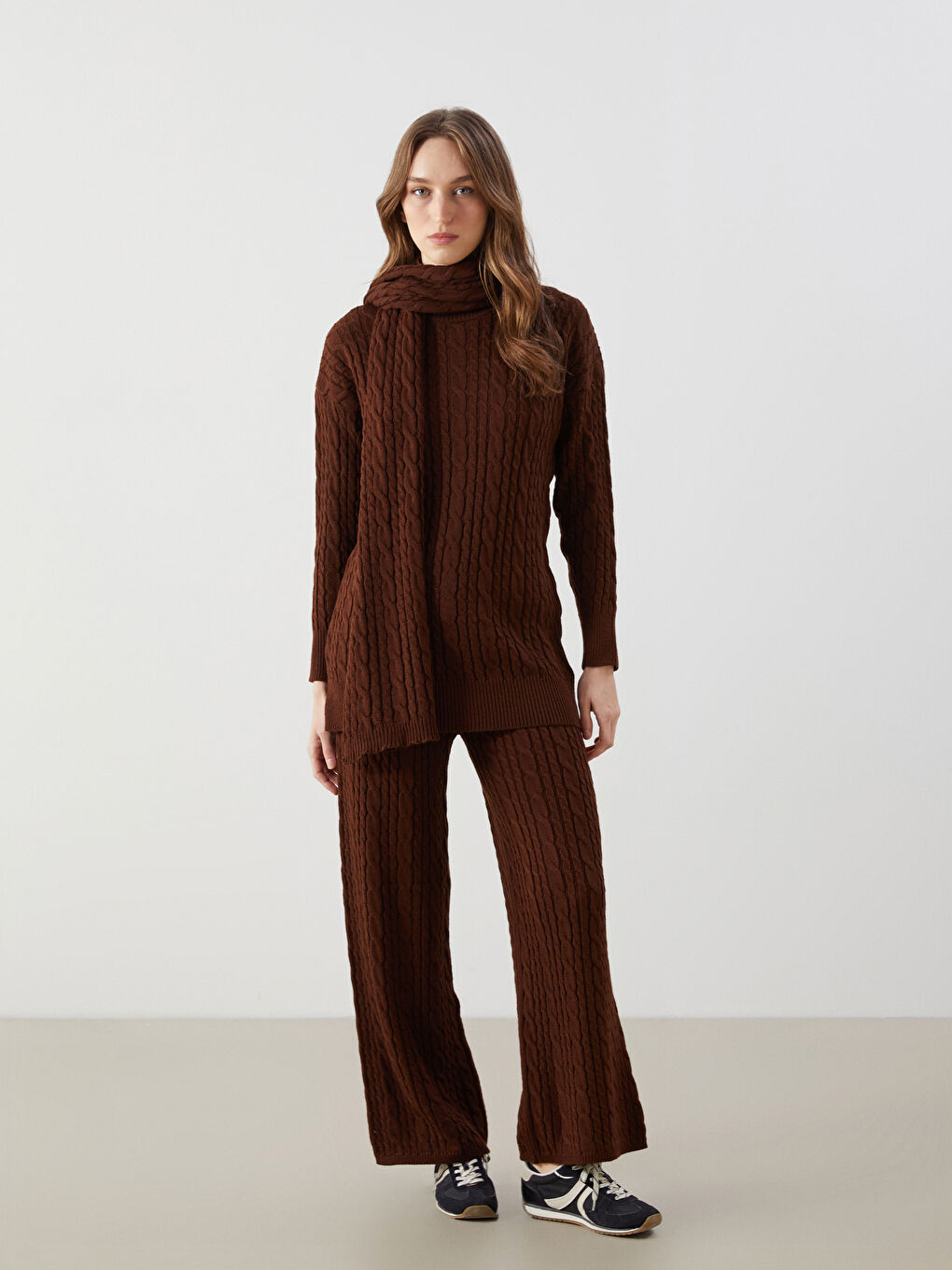 Kahverengi Atkı Detaylı Kendinden Desenli Kadın Triko Tunik-1