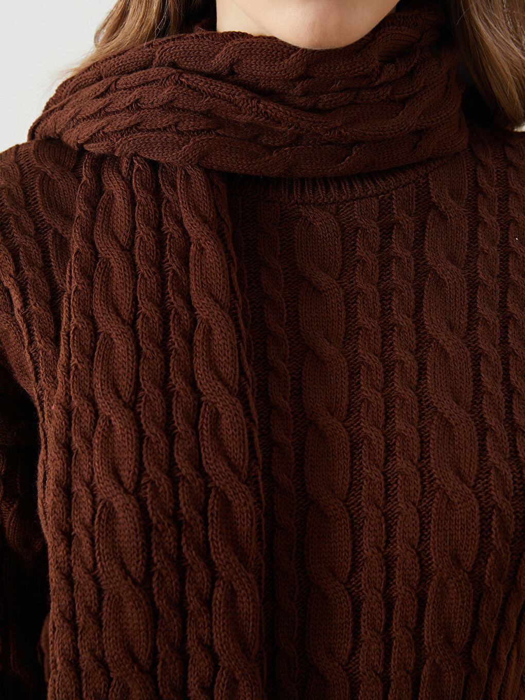 Kahverengi Yarım Balıkçı Yaka Kendinden Desenli Kadın Triko Tunik-2