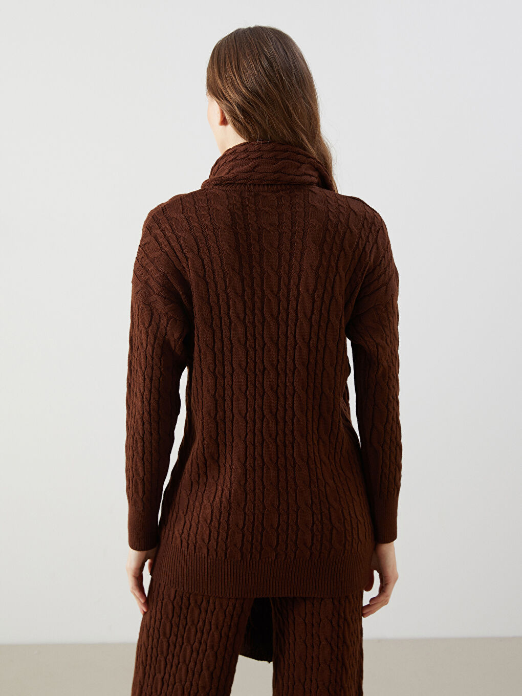 Kahverengi Yarım Balıkçı Yaka Kendinden Desenli Kadın Triko Tunik-3