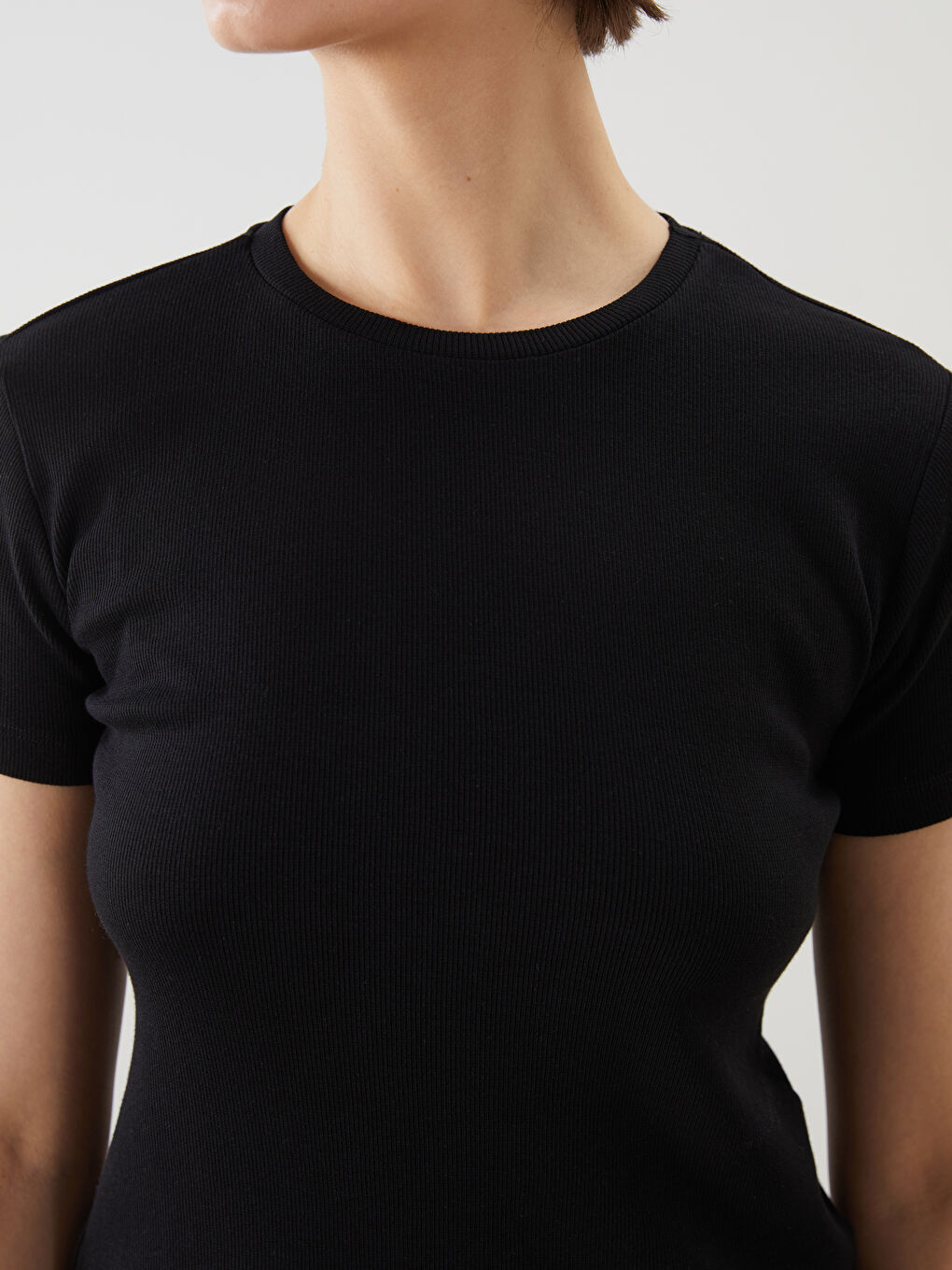 تیشێرت ڕه‌ش ئافرەت -S5N957Z8-CVL