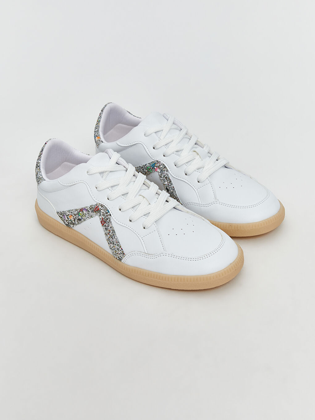 Beyaz Deri Görünümlü Kadın Spor Ayakkabı