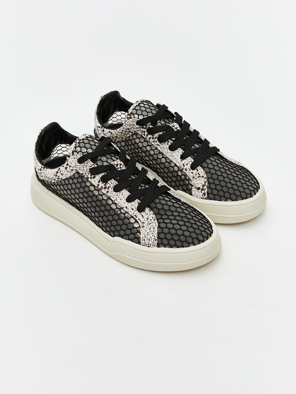 Siyah Bağcıklı Kadın Spor Ayakkabı