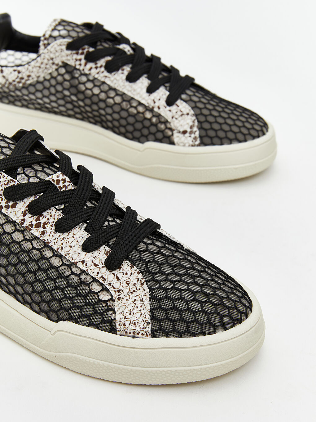 Siyah Bağcıklı Kadın Spor Ayakkabı-2