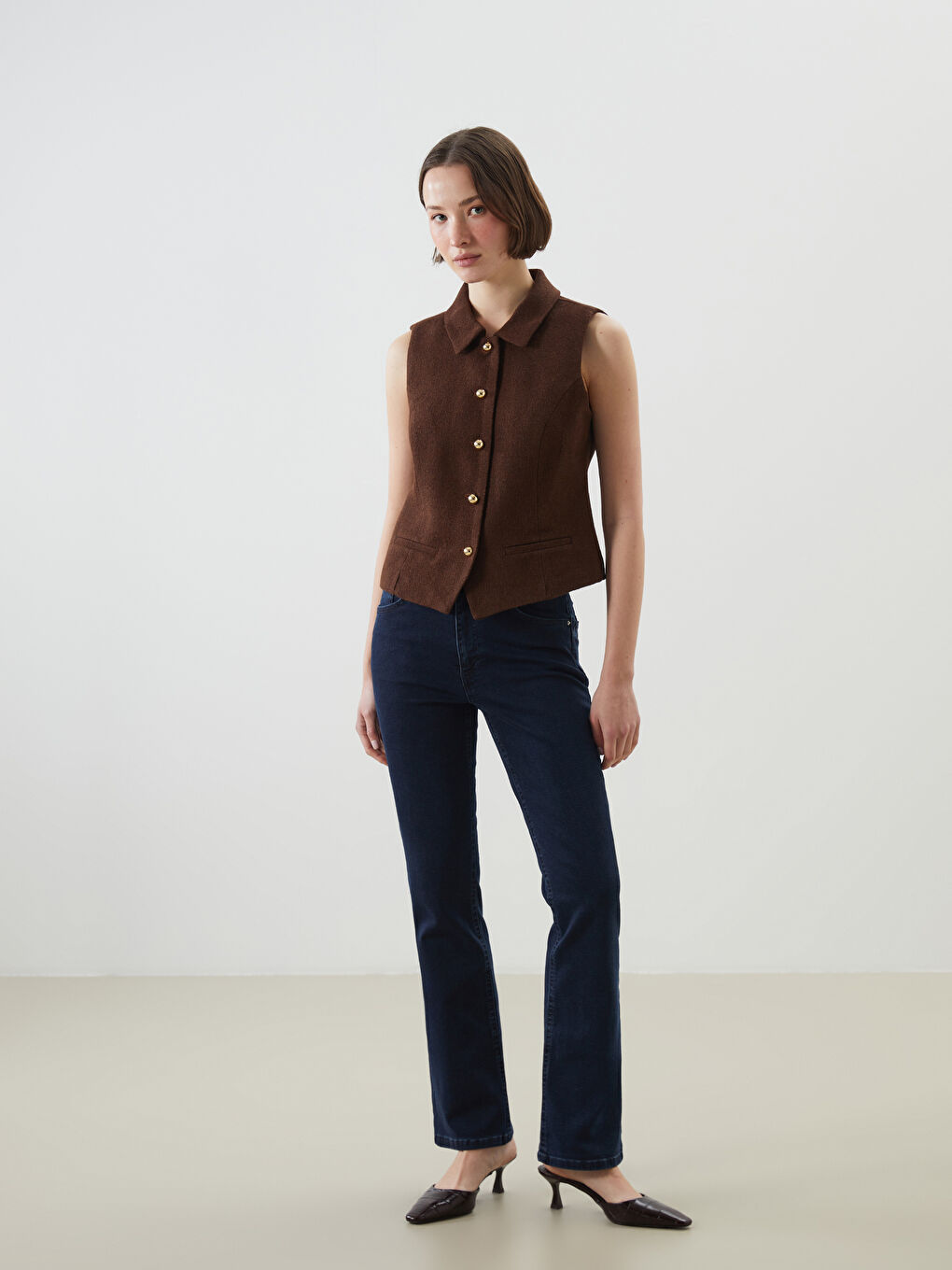 Kahverengi Gömlek Yaka Dokulu Kadın Yelek-1