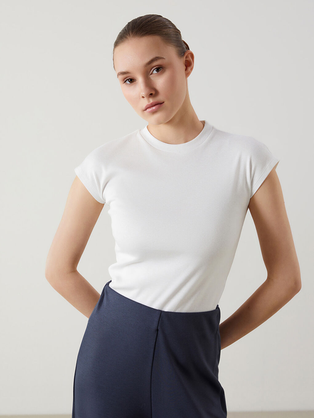 Beyaz Bisiklet Yaka Kadın Tunik