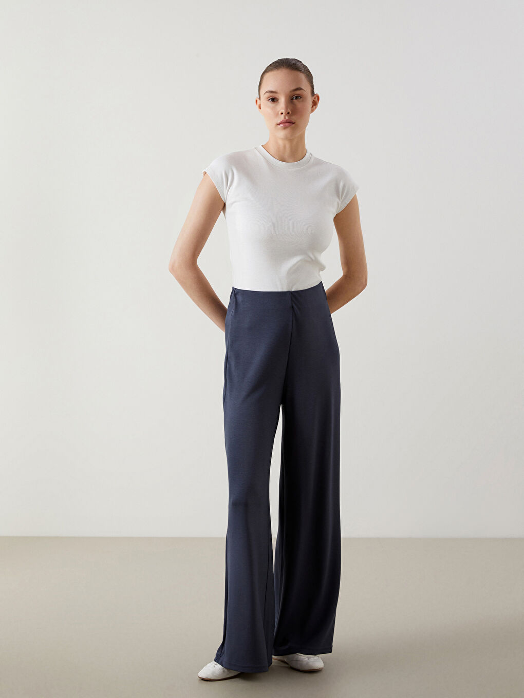 Beyaz Bisiklet Yaka Kadın Tunik-1