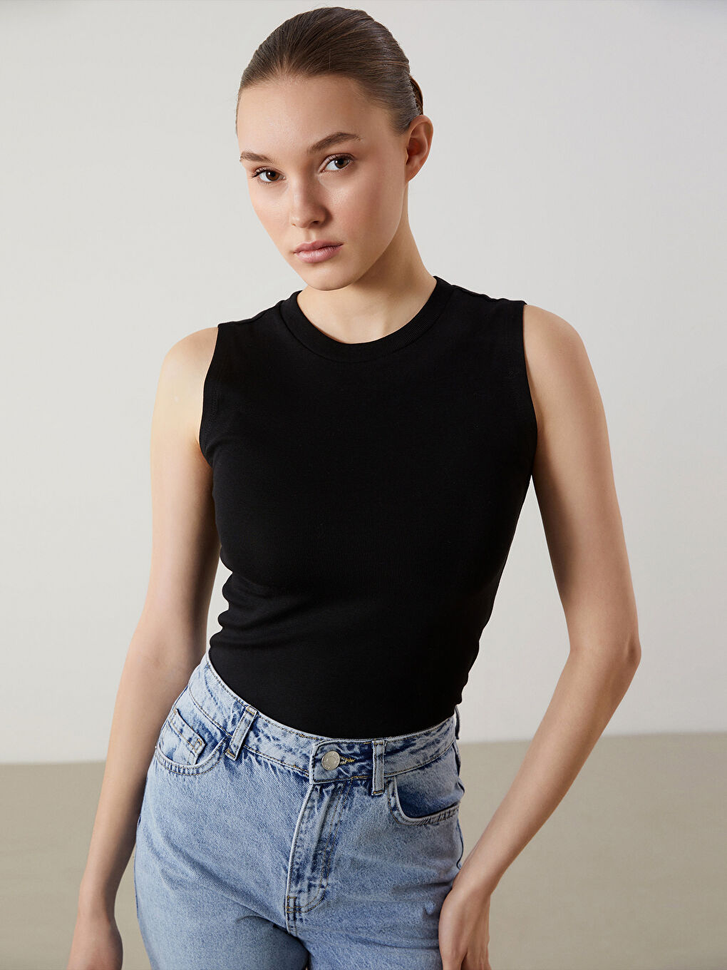 Siyah Bisiklet Yaka Kadın Atlet