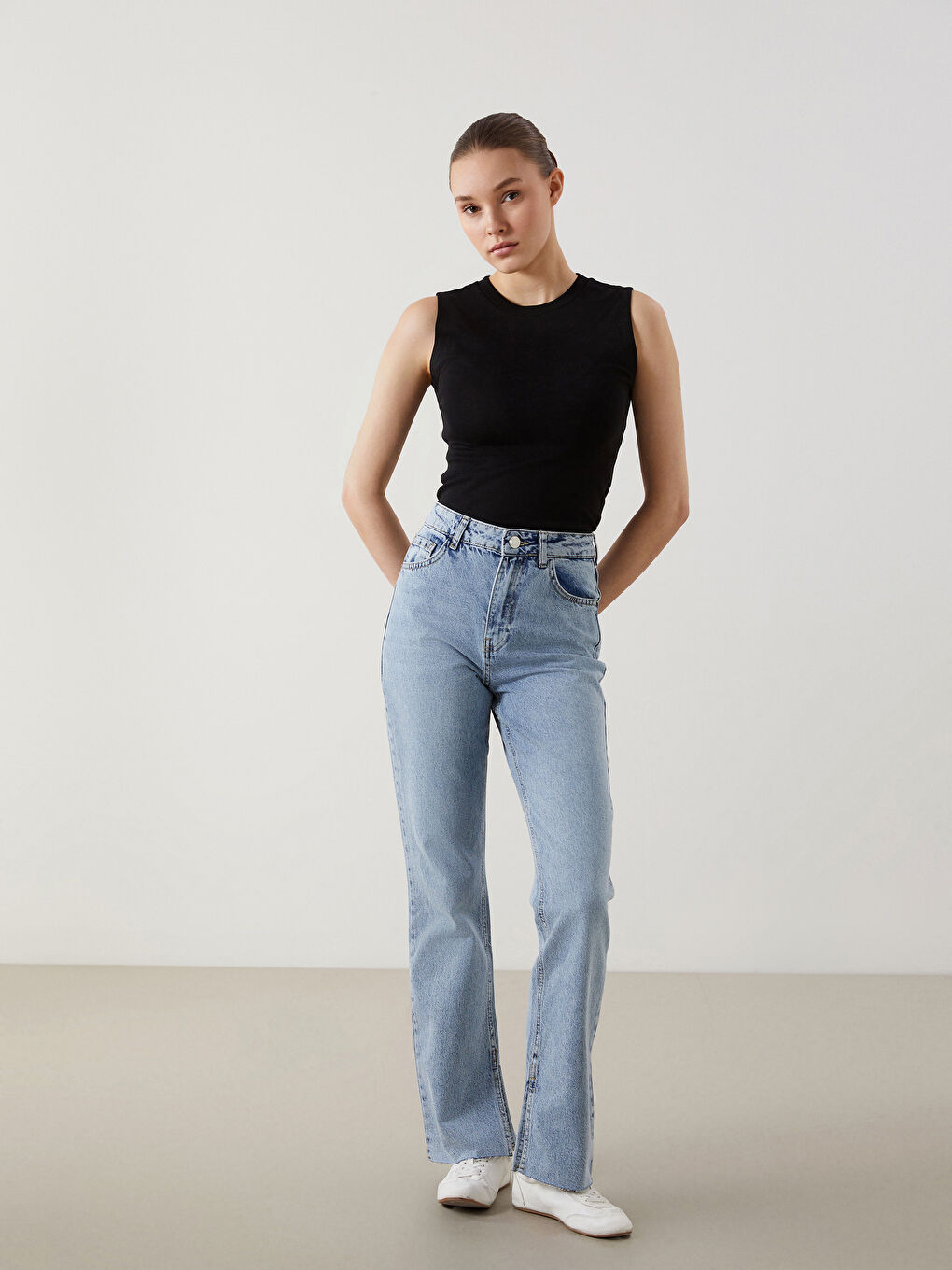 Siyah Bisiklet Yaka Kadın Atlet-1