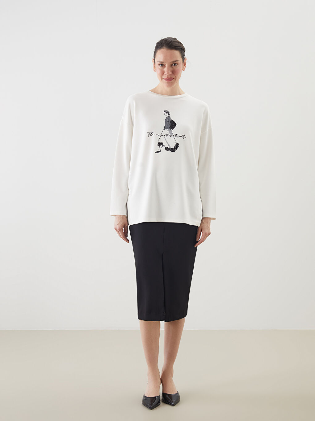 LCWAIKIKI Classic Ekru Bisiklet Yaka Baskılı Oversize Kadın Sweatshirt Tunik - 1