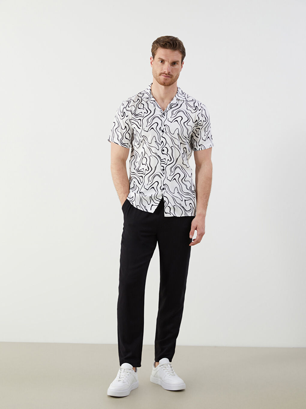 Beyaz Regular Fit Kısa Kollu Desenli Viskon Erkek Gömlek-1